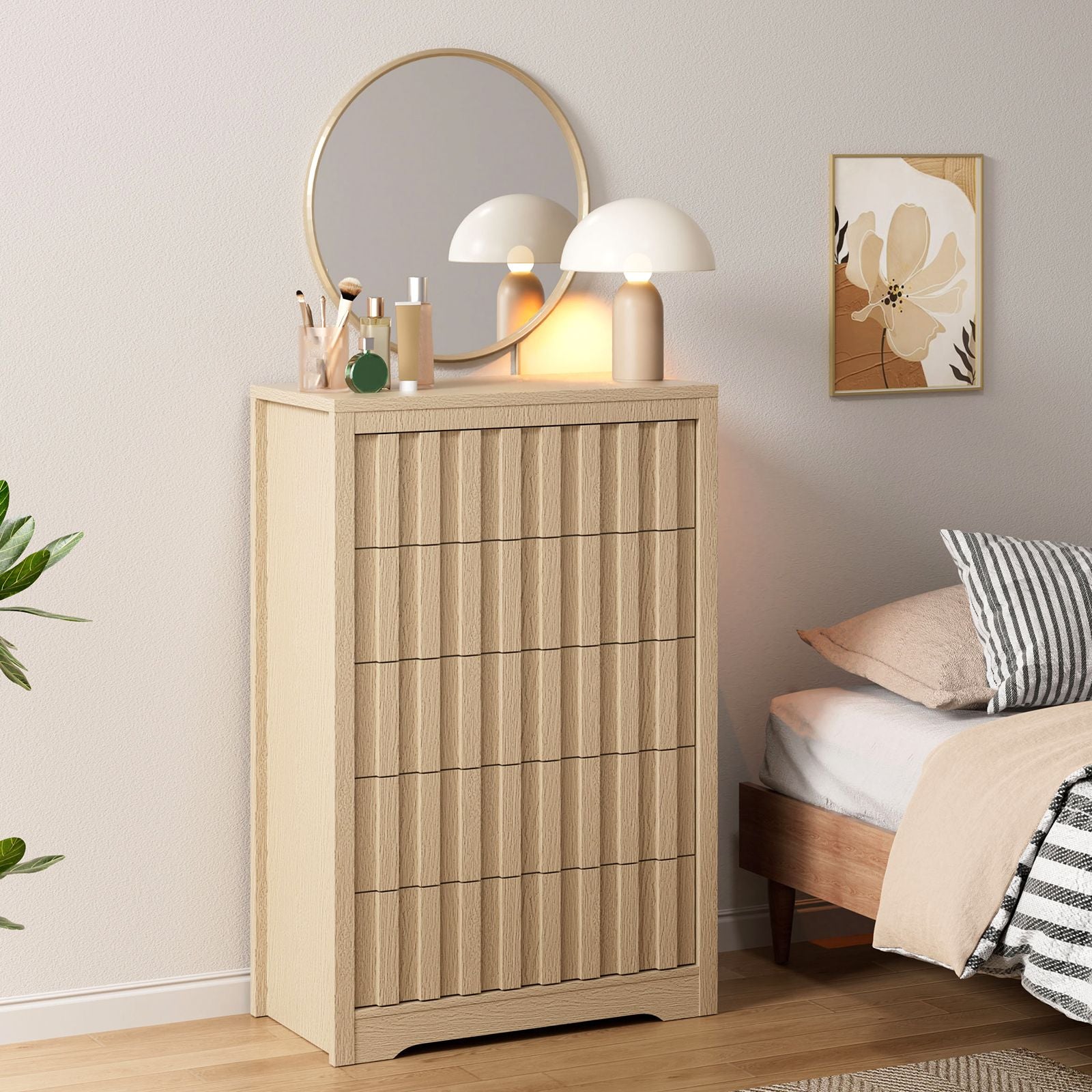 Contemporary Dresser Featuring Six Roomy Drawers And a Chic Wooden Surface - a Fashionable Storage Solution for Your Bedroom, Perfect As a Display Cabinet Or Storage Unit for Home Decor